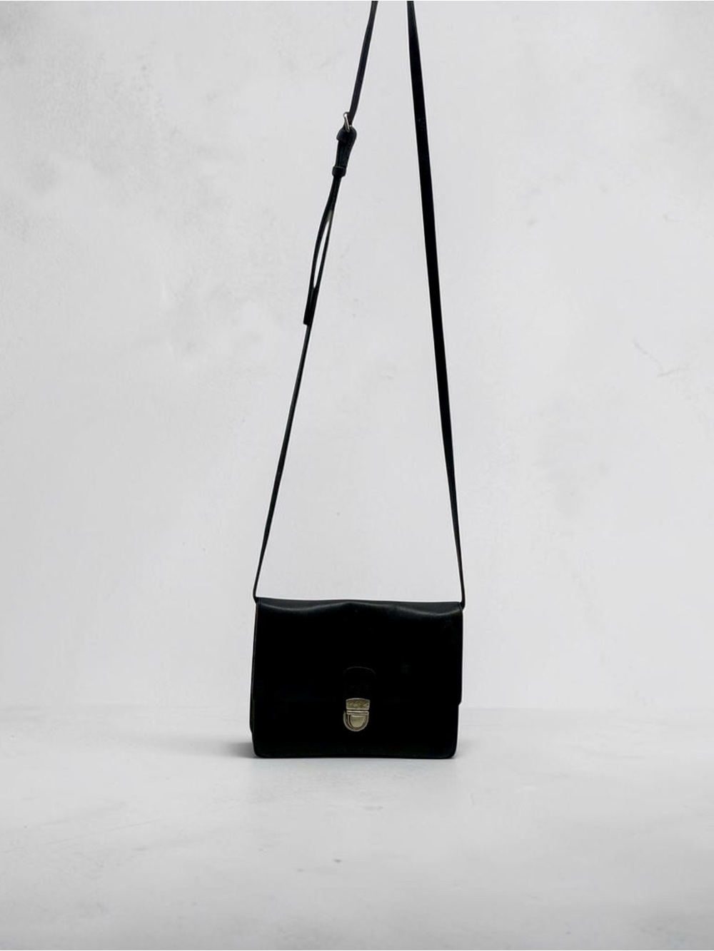 Patricia Nash Womens Black Leather Adjustable Strap Crossbody Handbag
